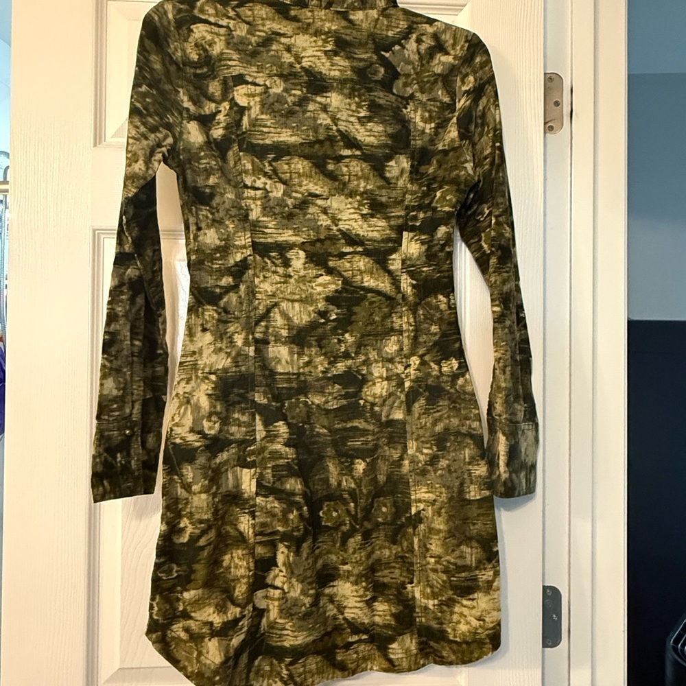 NWT anthropology size 2 button up Stylish Camouflage Long Sleeve Dress